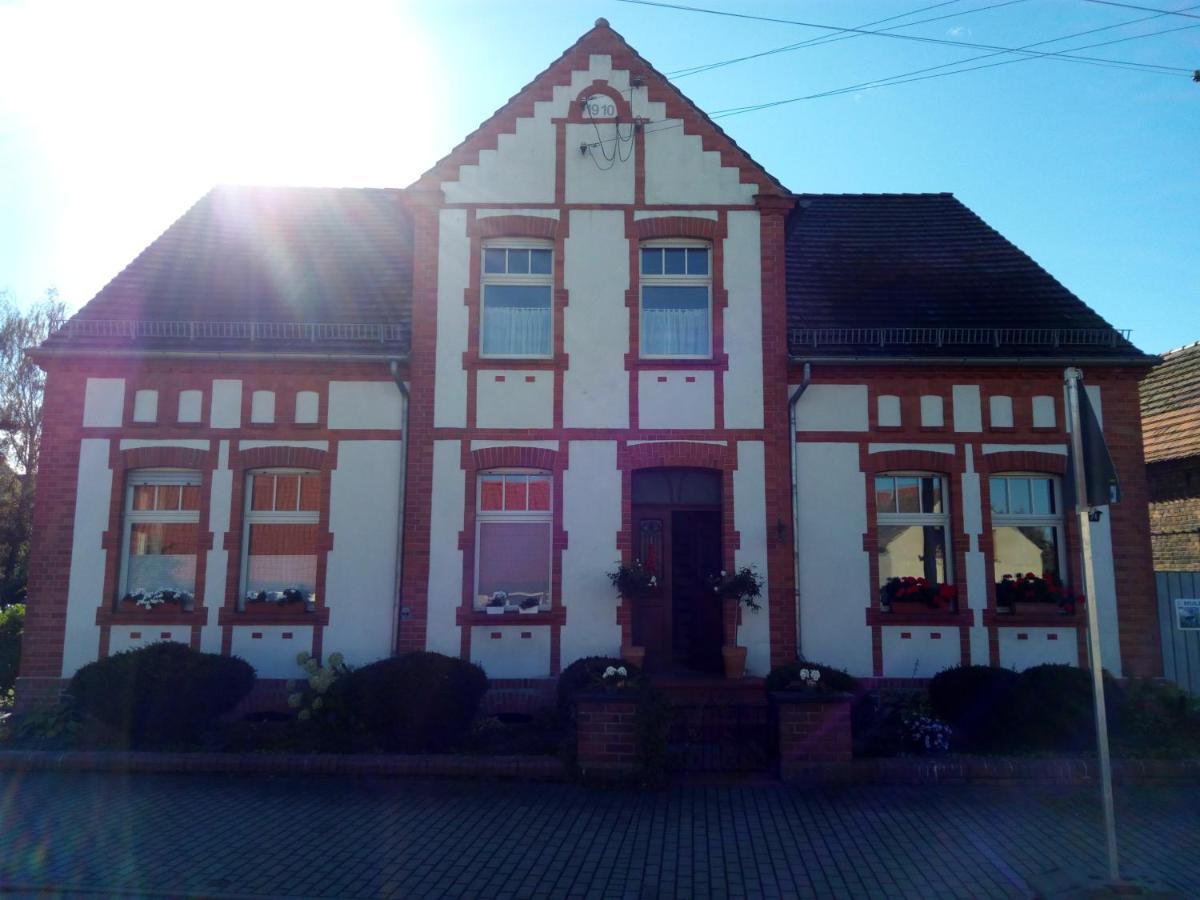 Am Lindenplatz Bed & Breakfast Crinitz Eksteriør bilde