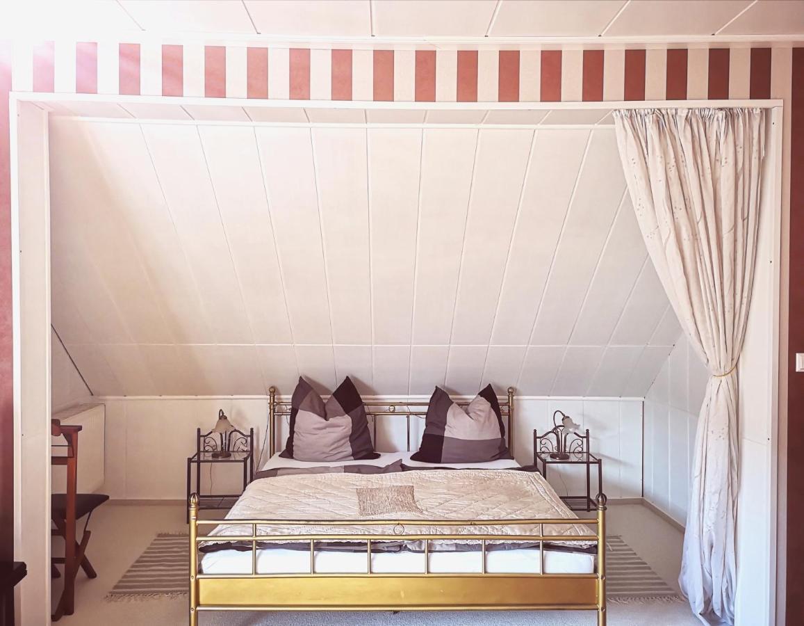 Am Lindenplatz Bed & Breakfast Crinitz Eksteriør bilde